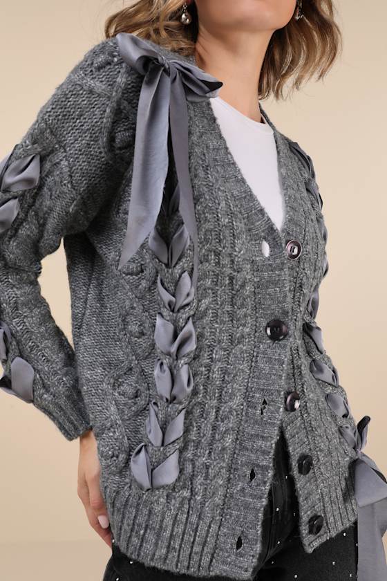 MOON RIVER HESPER HEATHER GREY CABLE KNIT LACE-UP CARDIGAN SWEATER