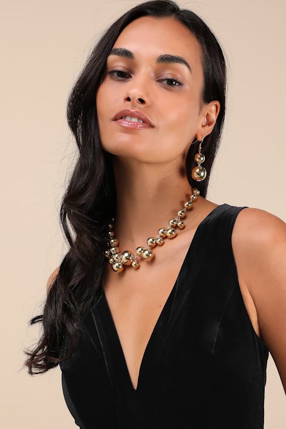 Lulus Statement Babe Gold Necklace And Earrings Set In Gold