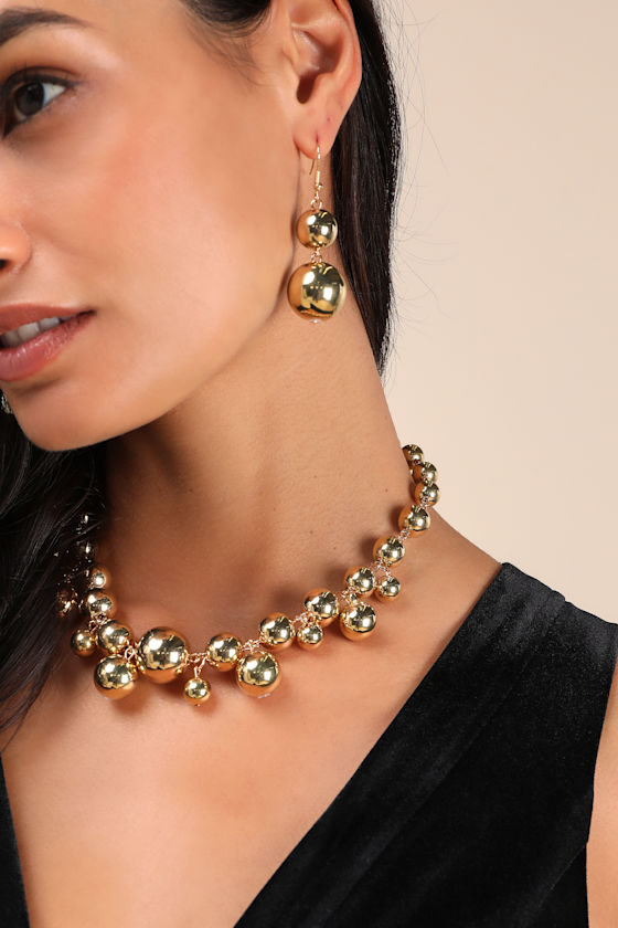 Lulus Statement Babe Gold Necklace And Earrings Set In Gold
