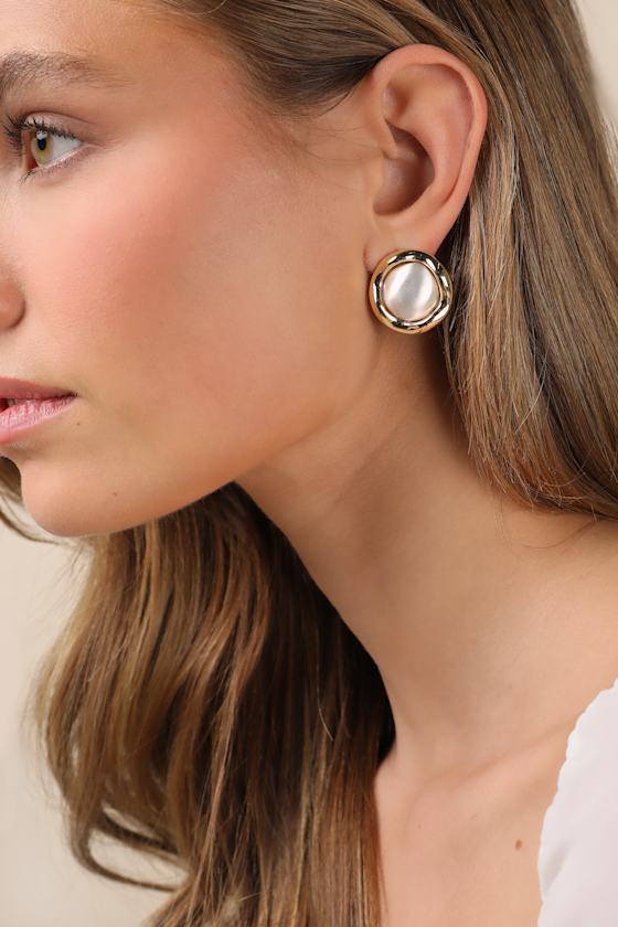 LULUS ILLENA GOLD PEARL EARRINGS
