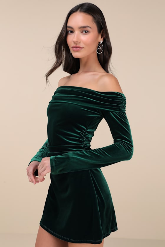 NIA AVA EMERALD VELVET OFF-THE-SHOULDER MINI DRESS 