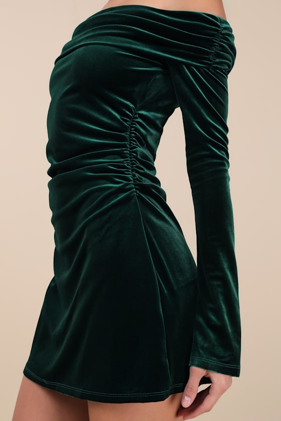 NIA AVA EMERALD VELVET OFF-THE-SHOULDER MINI DRESS 
