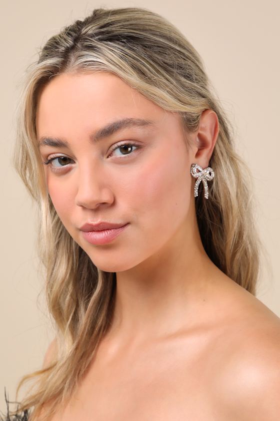 LULUS DEFINITE BRILLIANCE SILVER PEARL RHINESTONE BOW EARRINGS