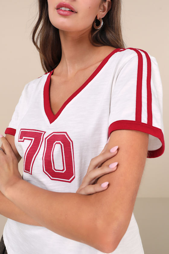 MOTEL JANAN WHITE V-NECK GRAPHIC TEE