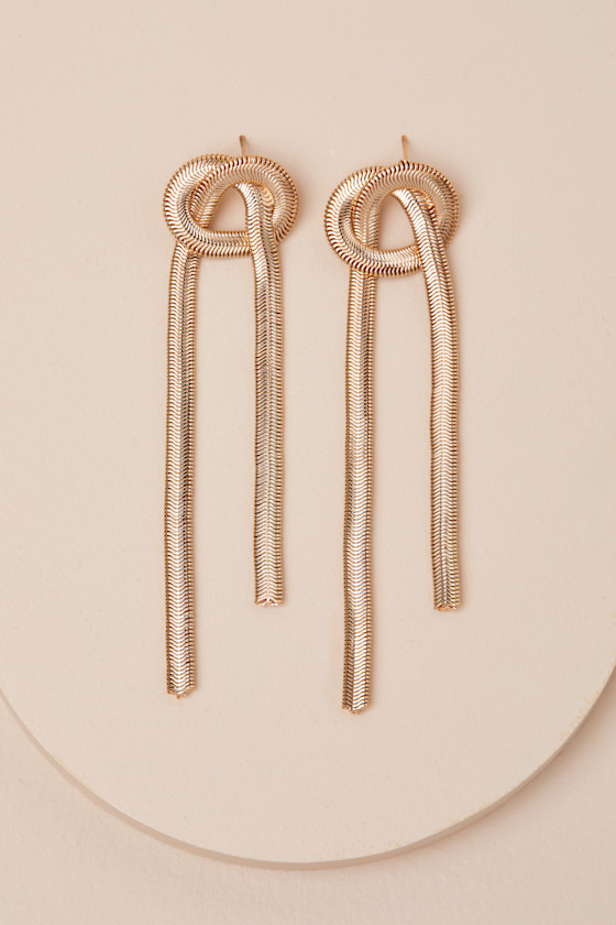 LULUS MAJOR GLOW GOLD KNOTTED DROP EARRINGS
