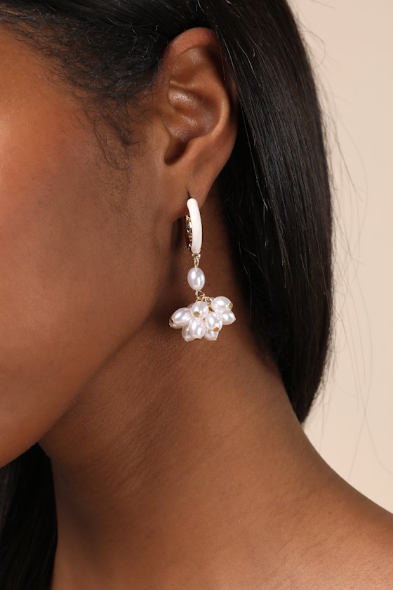 LULUS SIMPLE GLOW IVORY PEARL CLUSTER EARRINGS