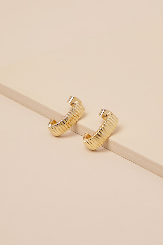 LULUS MARVELOUS EASE 18KT GOLD TEXTURED HOOP EARRINGS