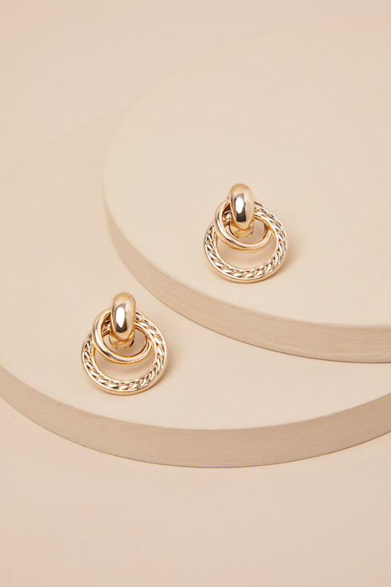 LULUS RADIANT CUTENESS GOLD TEXTURED DOOR KNOCKER EARRINGS