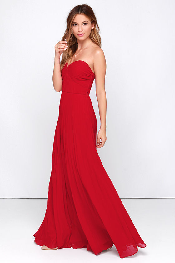 STRAPLESS PLEATED MAXI DRESS IN RED