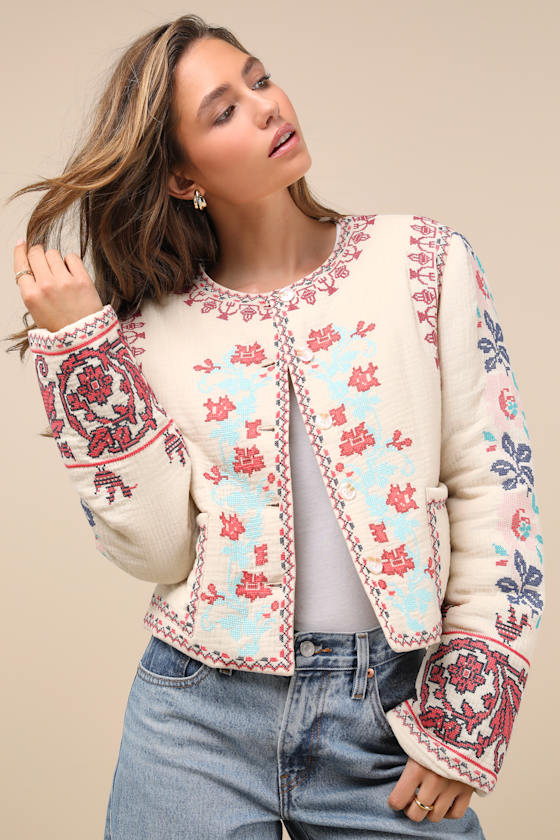 Detailed Sweetie Beige Embroidered Collarless Jacket 1