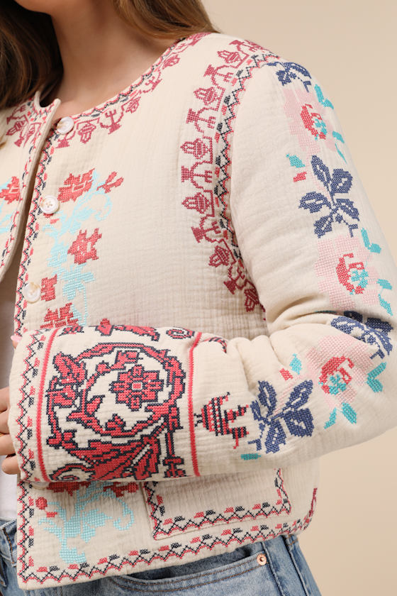 Detailed Sweetie Beige Embroidered Collarless Jacket 3