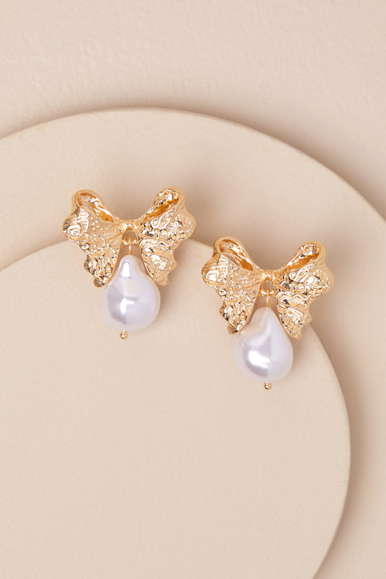 Sweetest Selection Gold Bow Pearl Earrings 2