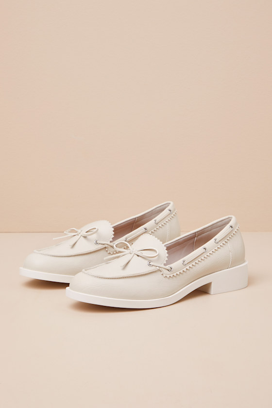 DOLCE VITA LAGOON IVORY BOAT SHOE LOAFERS