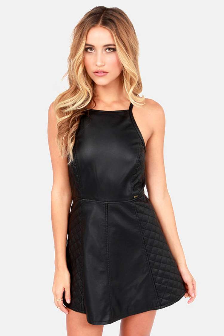 chinese dress ladies Women's Leather Quilted Mini Skirt with Chain - Black - US 2