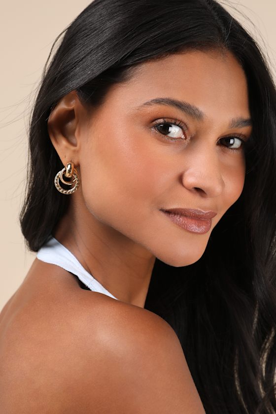 LULUS RADIANT CUTENESS GOLD TEXTURED DOOR KNOCKER EARRINGS