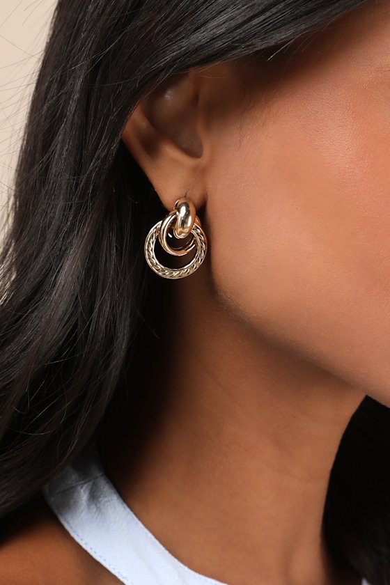 LULUS RADIANT CUTENESS GOLD TEXTURED DOOR KNOCKER EARRINGS