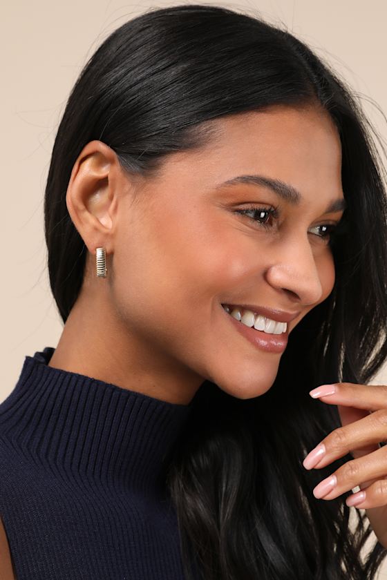 LULUS MARVELOUS EASE 18KT GOLD TEXTURED HOOP EARRINGS