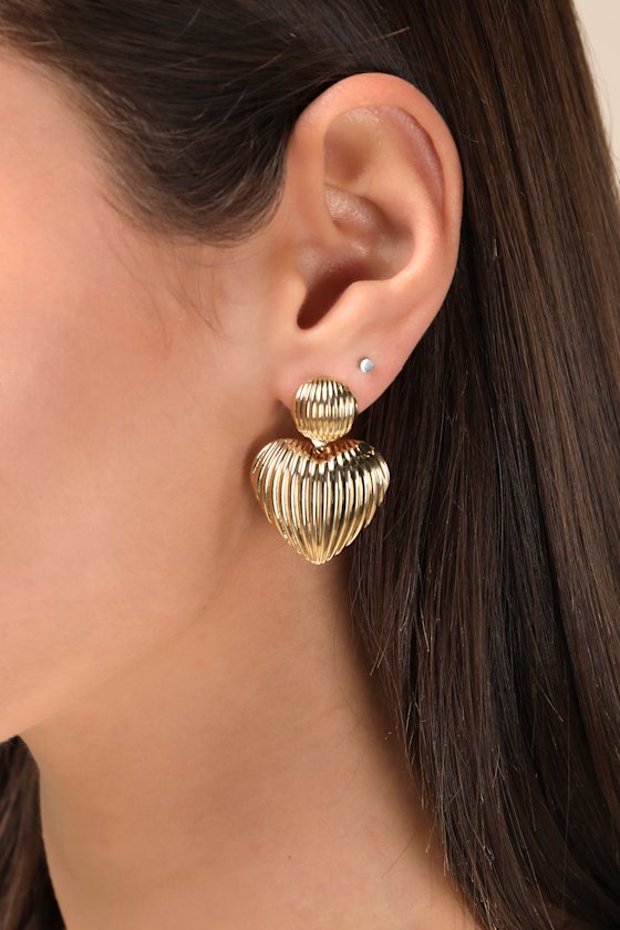 LULUS ADORA GOLD TEXTURED HEART STATEMENT EARRINGS