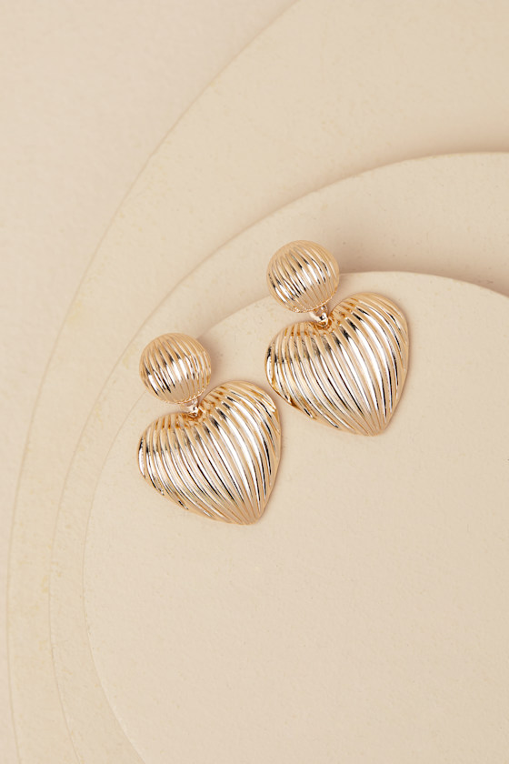 LULUS ADORA GOLD TEXTURED HEART STATEMENT EARRINGS