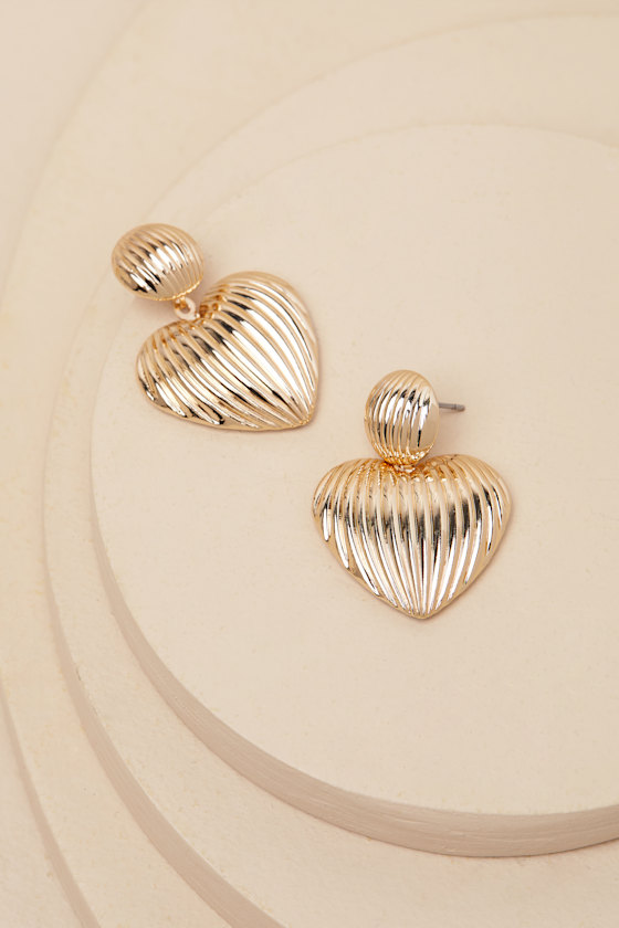 LULUS ADORA GOLD TEXTURED HEART STATEMENT EARRINGS