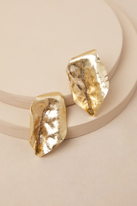Lulus Elitia Gold Hammered Asymmetrical Earrings In Gold