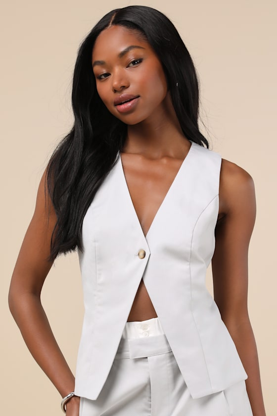 LULUS CONFIDENT PERSONALITY LIGHT GREY BUTTON-FRONT VEST TOP