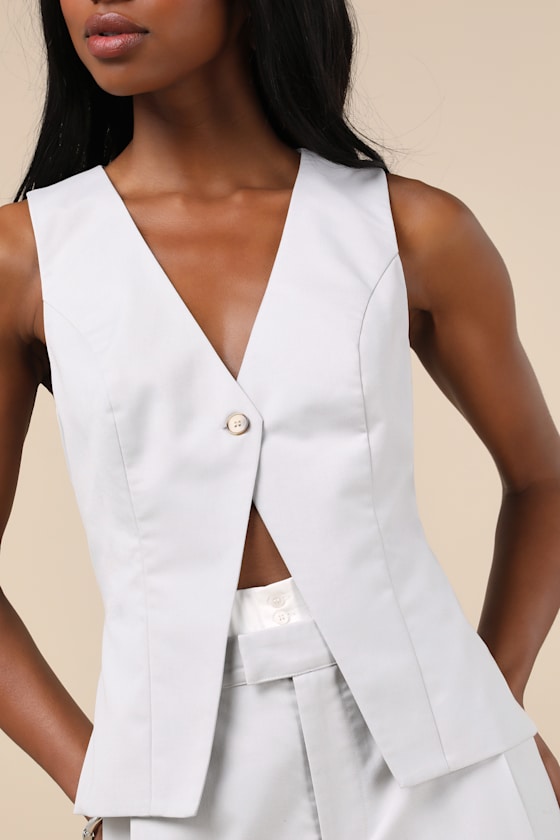 LULUS CONFIDENT PERSONALITY LIGHT GREY BUTTON-FRONT VEST TOP