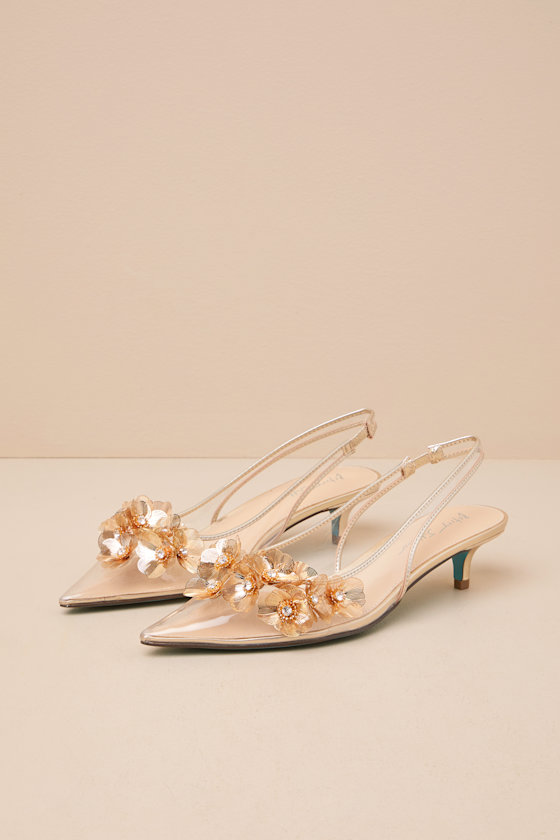 BETSEY JOHNSON SB-ROBIN GOLD VINYL FLORAL APPLIQUE SLINGBACK KITTEN HEEL PUMPS