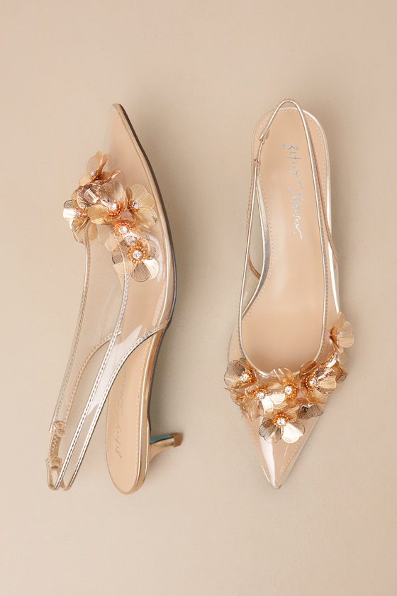 BETSEY JOHNSON SB-ROBIN GOLD VINYL FLORAL APPLIQUE SLINGBACK KITTEN HEEL PUMPS