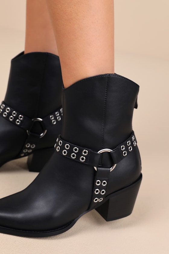 Hallee Black Pointed-Toe Ankle Booties 5