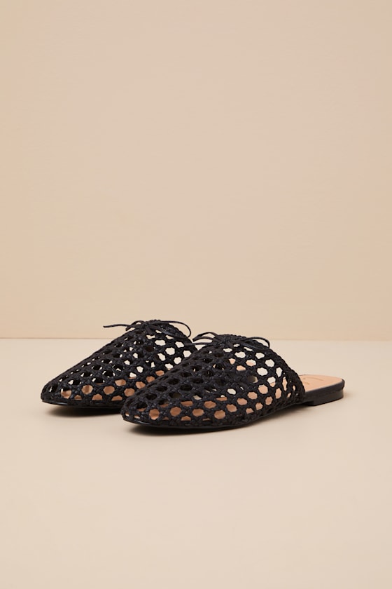 LULUS ALEXINE BLACK WOVEN RAFFIA FLAT SLIDES