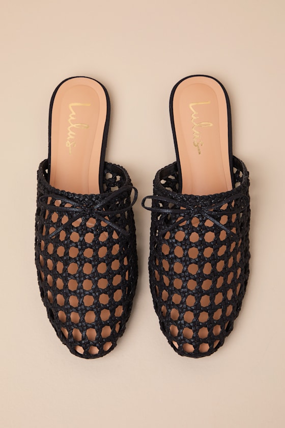 LULUS ALEXINE BLACK WOVEN RAFFIA FLAT SLIDES