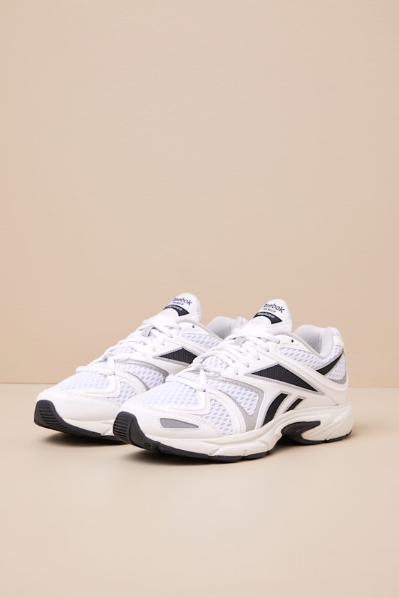 ◆ REEBOK ◆ Premier Road Plus VI White / 100210121 Reebok Premier Road Plus VI - White and Black Sneakers