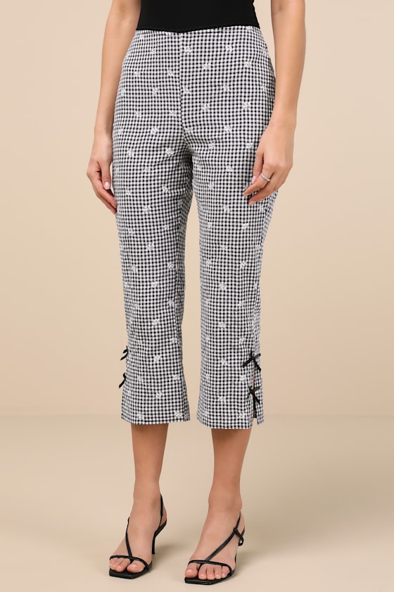Zinni Black and White Gingham Embroidered Capri Pants 3
