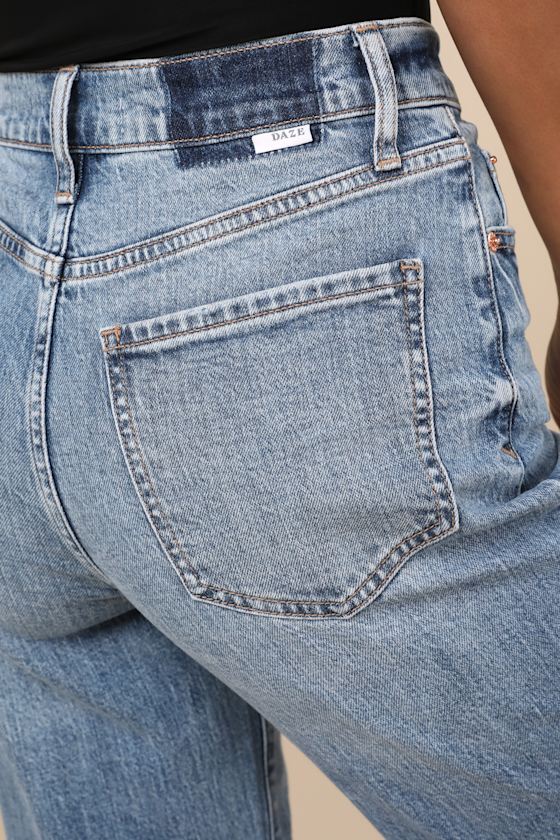 DAZE DENIM SUNDAZE LIGHT WASH DENIM HIGH-RISE STRAIGHT LEG JEANS 