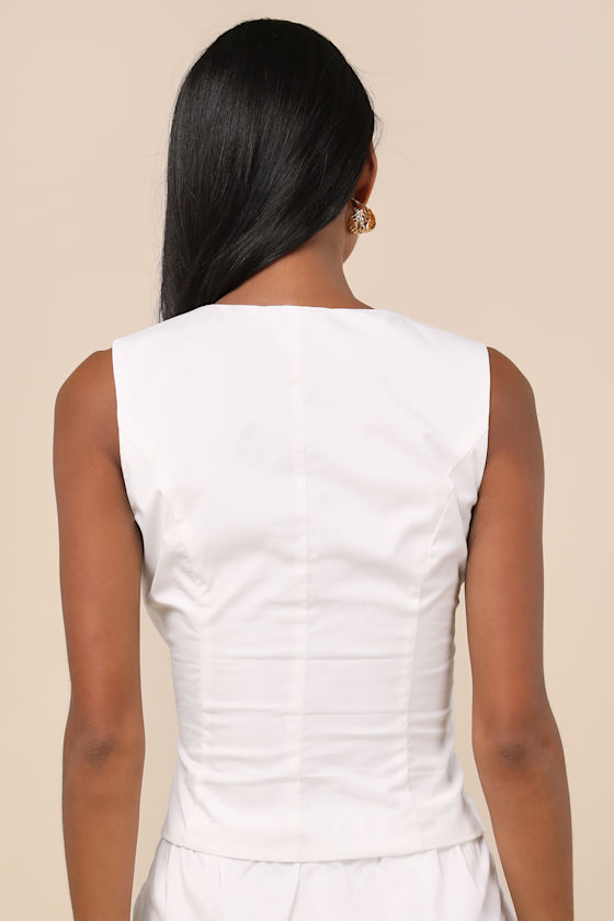 LULUS SEASONALLY LOVELY WHITE SCALLOPED BUTTON-FRONT POPLIN TOP