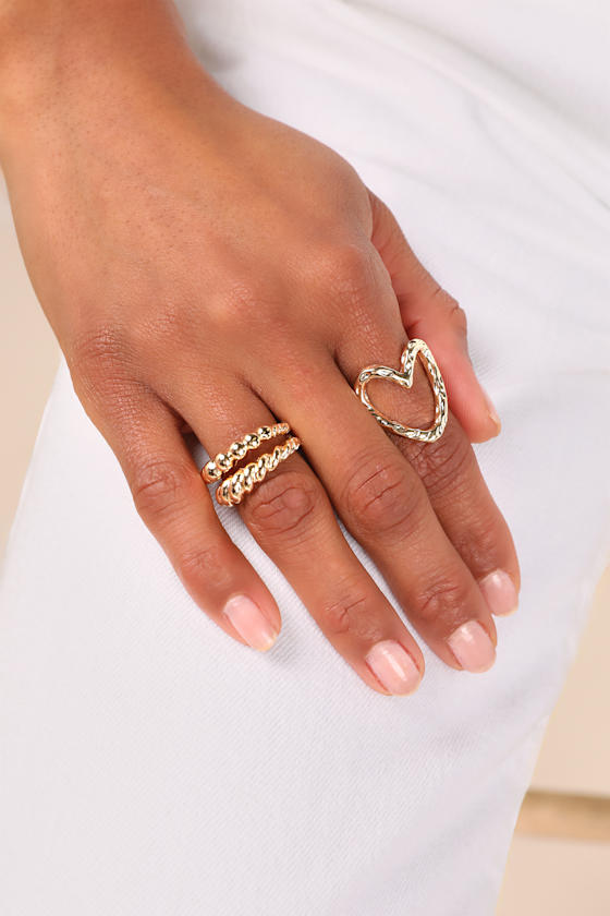 LULUS CAITRIN GOLD HEART TWO-PIECE RING SET