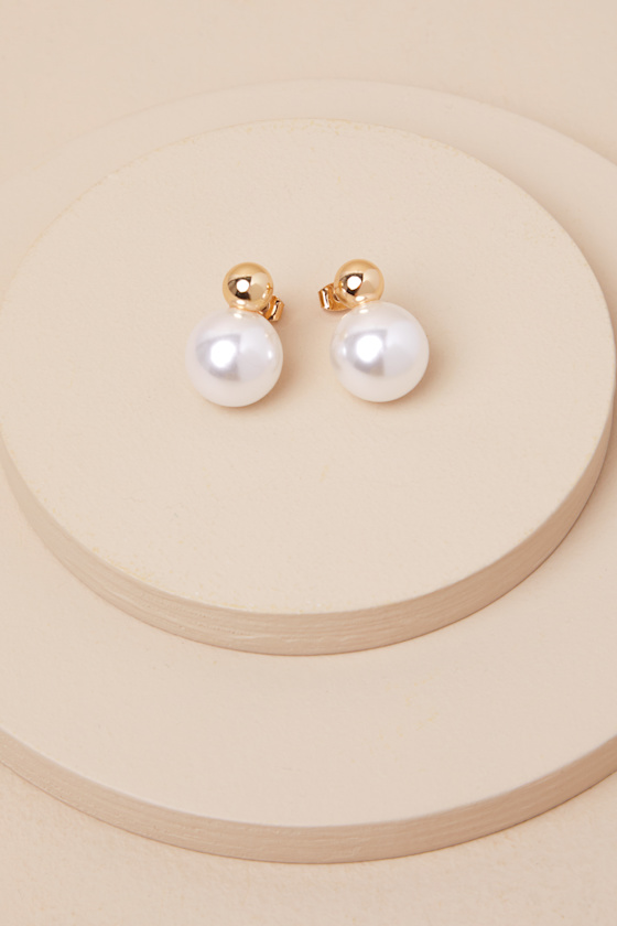 LULUS KRISALYN GOLD PEARL STUD EARRINGS