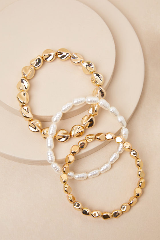 Lulus Exceptional Addition Gold And White Beaded Bracelet Set In Gold And White