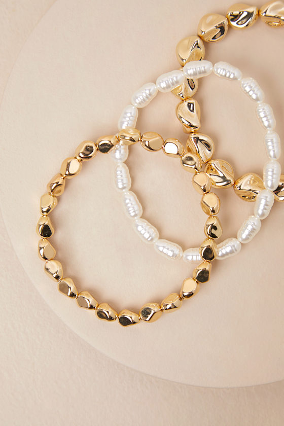 Lulus Exceptional Addition Gold And White Beaded Bracelet Set In Gold And White