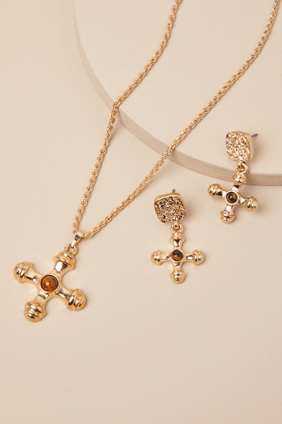 LULUS JUSTINA GOLD CROSS NECKLACE AND EARRING SET
