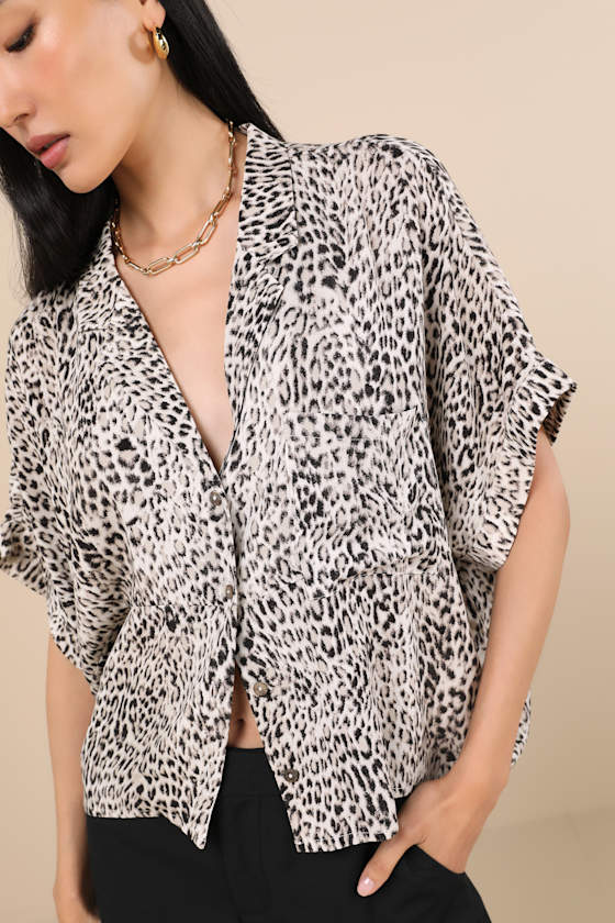 LULUS ISLAND STYLE WHITE LEOPARD PRINT BUTTON-UP SHORT SLEEVE TOP
