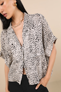Island Style White Leopard Print Button-Up Short Sleeve To 2
