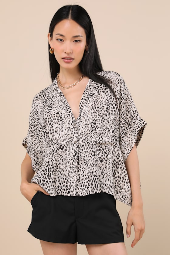 LULUS ISLAND STYLE WHITE LEOPARD PRINT BUTTON-UP SHORT SLEEVE TOP