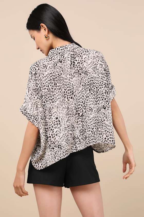 LULUS ISLAND STYLE WHITE LEOPARD PRINT BUTTON-UP SHORT SLEEVE TOP