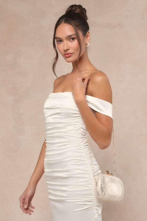 Dorrian Ivory Lace Hard Case Clutch