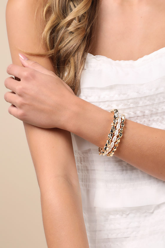 Lulus Exceptional Addition Gold And White Beaded Bracelet Set In Gold And White