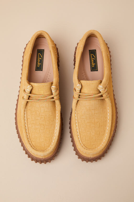 Clarks Torihill Bee Golden Tan Suede Leather Flatform Lace-up Loafers In Tan
