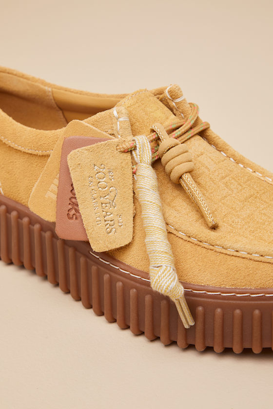 Clarks Torihill Bee Golden Tan Suede Leather Flatform Lace-up Loafers In Tan