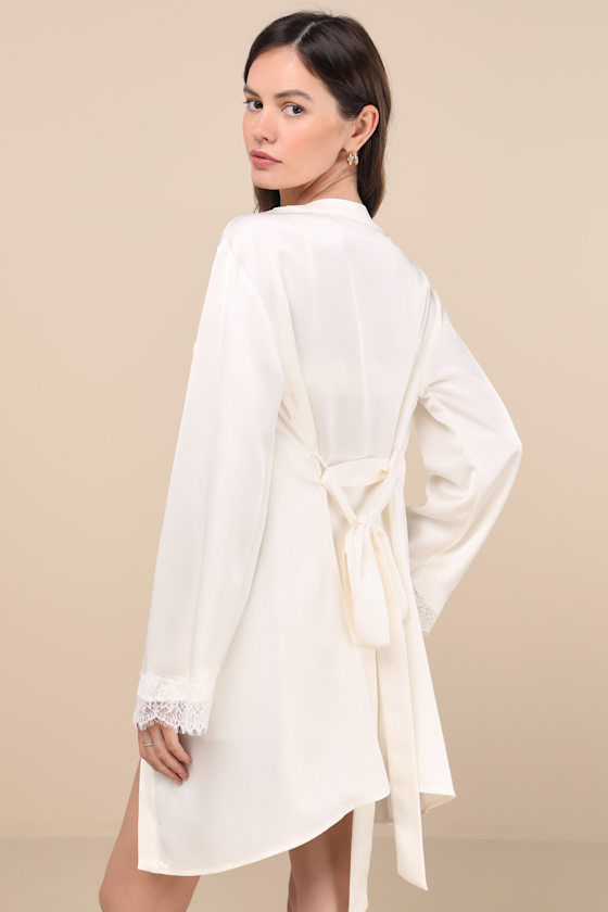 Sahalie Champagne Satin Lace Short Robe 2